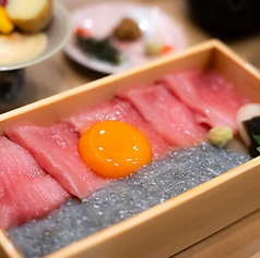 本鮪中トロ朝獲れ生しらすの二色お重