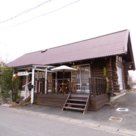 ◆ログハウスのような大人もワクワクする店構え◆