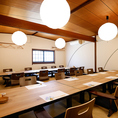 【貸切利用可能】当店は翌00:00(L.O.23：00)までフルで営業しているため、仕事帰りや買い物途中にフラッと気軽に立ち寄れるのがうれしいポイントです。最大50名様までの貸切も可能ですので大人数での会社の飲み会など各種宴会にもおすすめです◎趣向を凝らした季節の料理とこだわりのお酒で素敵な時間をお過ごしください。