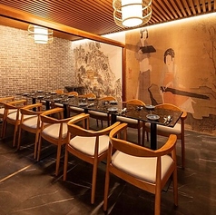 最大12名様までご利用いただける、広々とした完全個室がございます♪接待や会社での重要なご宴会、またはご家族やご友人との特別な食事会に最適です。周りを気にせず、ゆったりとプライベートな時間をお過ごしいただけますよ。