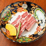 トモバラの部位にこだわった、誰もが納得するであろう本格的な旨みで、幸せが溢れる【特上カルビ】！