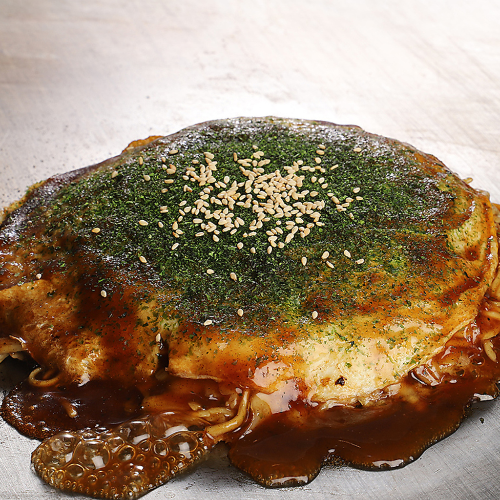 広島でお好み焼きをたべるならここ！！葉隠までお越しください♪