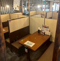 女子会や仕事帰りの一杯など使い勝手抜群なテーブル席