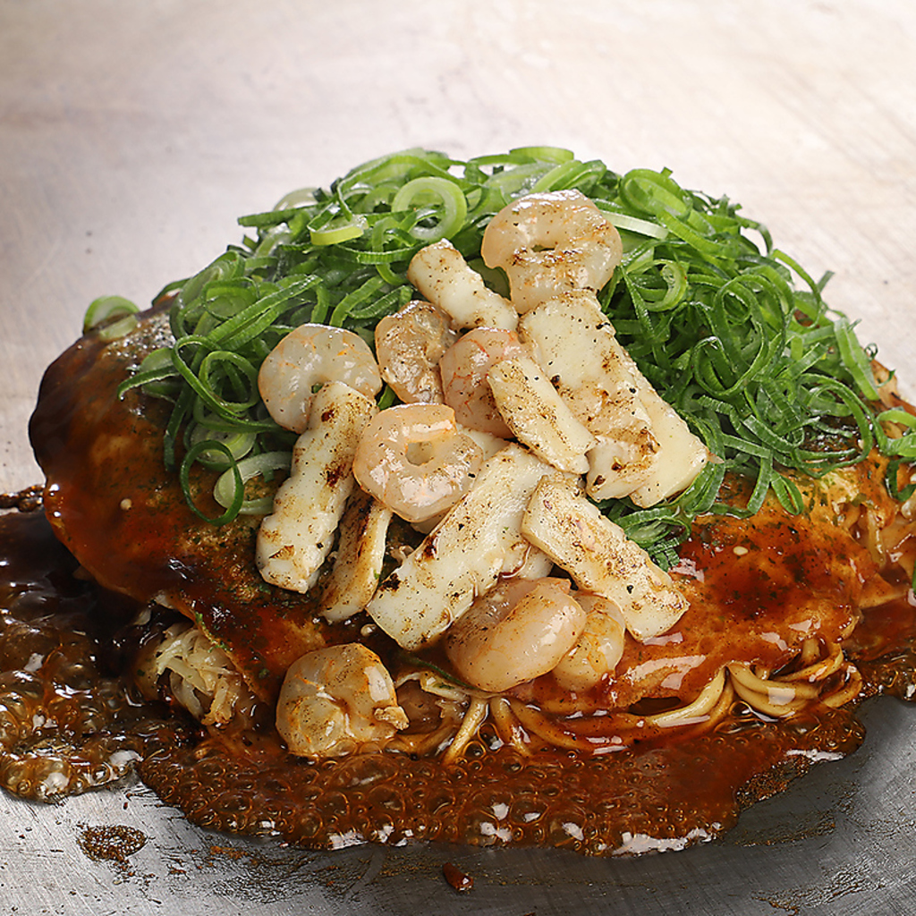 広島でお好み焼きをたべるならここ！！葉隠までお越しください♪