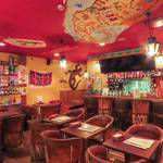 インテリアにこだわった、明るい雰囲気の店内★ワイワイ楽しい時間を過ごすのにピッタリのお店です！