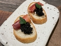 料理メニュー写真&nbsp;イタリア産キャビアとマスカルポーネブリスケッタ(1つ)