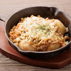 北海道産じゃが芋の鶏そぼろチーズ焼き