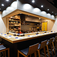 デートもおひとり様も歓迎！カウンター席を完備