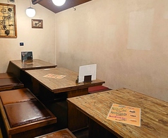 二階は13名以上で貸切もOKな広々としたゆったりテーブル席。