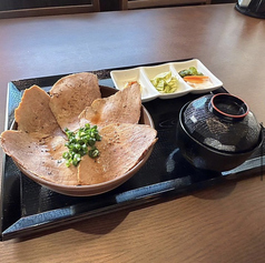 【チャーシュー丼】定食もあります♪