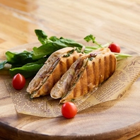 3種類の焼きたてパニーニ