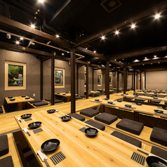 【最大72名様】貸切にも対応させていただきます。宴会にぴったり♪会社宴会・サークル・女子会・合コン等の各種ご宴会に◎大人数の団体はお早めのご予約を！開放感のあるお席へご案内いたします。