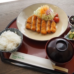 国産豚ロースカツ膳(ごはん・みそ汁・小鉢・香の物付)
