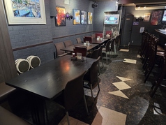 3～5名様用テーブル席は×5卓