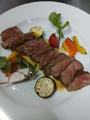 幻の黒毛和牛「東京ビーフ」の炭火焼き　ワサビのソース