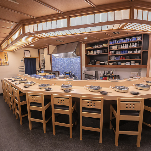 一人鍋やおでんと天ぷらを和の空間で堪能できるお店です