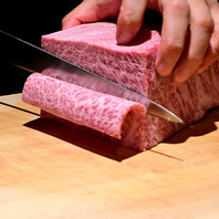 肉屋の店主が厳選して仕入れる、"本物の"肉を