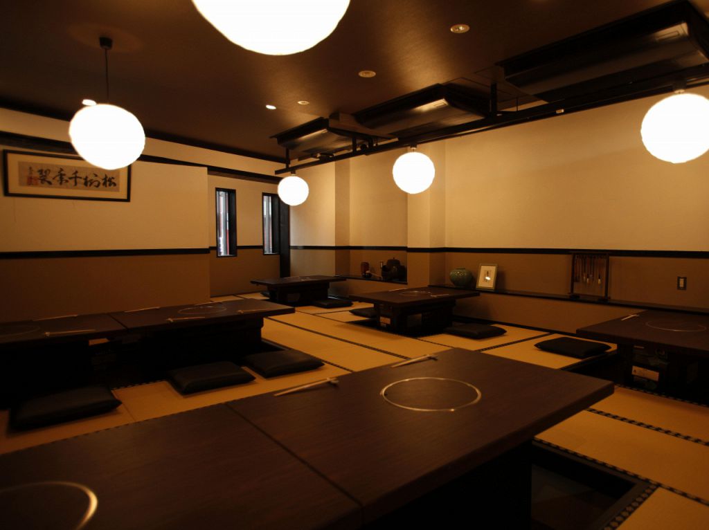 １Fは全席堀ごたつ席。足を伸ばして寛げます。