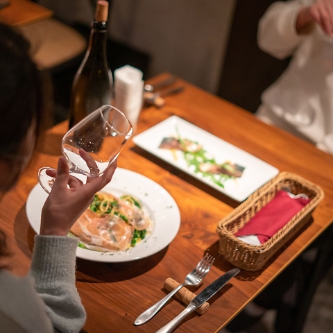 【六本木駅から徒歩3分】ゆったり過ごせるステーキとパスタが自慢の隠れ家バル