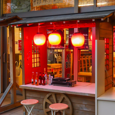 昔ながらの屋台のお席です。駅近の喧騒を忘れさせてくれます。