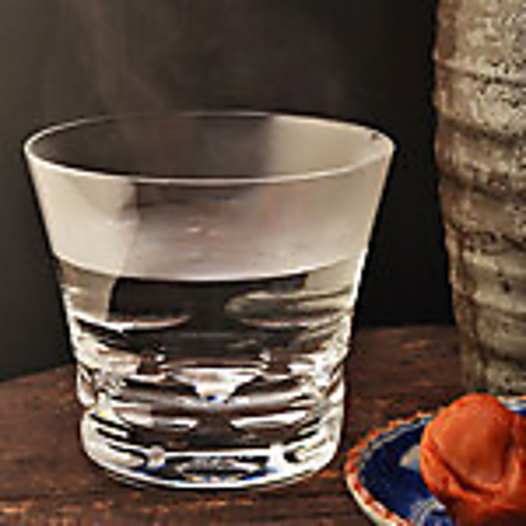 厳選した日本酒や焼酎など、料理に合うお酒を種類豊富にご用意。日向夏スカッシュなどソフドリも充実