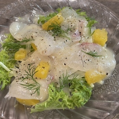 季節フルーツと鯛のカルパッチョ