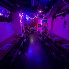 ゆったりとくつろげるテーブル席もございます♪