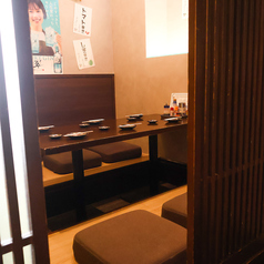 八丁堀駅5分、和の趣き溢れる店内は大人の為の落ち着いた雰囲気となっております。2名様90名様までご利用可能な個室席は八丁堀駅での接待や女子会、合コンなど各種宴会に最適な空間♪誕生日や記念日にお得なサプライズ特典もご用意しております。