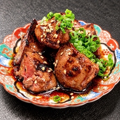 炙り鶏レバーのタタキ