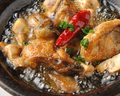 料理メニュー写真 牡蠣と茸のスペイン風土鍋焼き