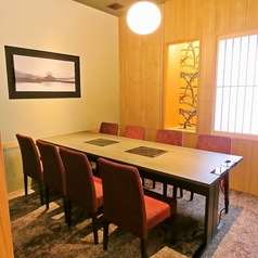 ほっこりした落ち着いた雰囲気のテーブル個室。人数に応じてレイアウト変更できますので、お気軽にお問い合わせ下さい。