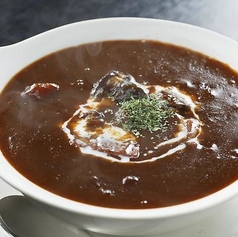 じっくりと煮込まれた柔らかさが魅力の『タンシチュー』