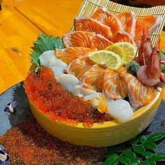 贅沢サーモンイクラ丼