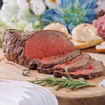 前日から仕込んでいる当店自慢の自家製ローストビーフを是非ご賞味ください。