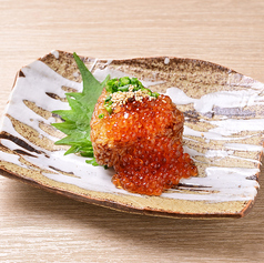 炭火で焼くいくらのせ焼きおにぎり