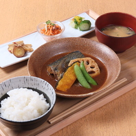 日替わりメインと小鉢が嬉しい！充実の定食ランチ