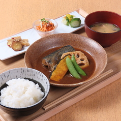 日替わりメインと小鉢が嬉しい！充実の定食ランチ