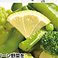 5種類のグリーン野菜を女性に人気の青シソ風味で仕上げました　“グリーン野菜のセビーチェサラダ”