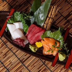 旬鮮魚のお造り三種盛り