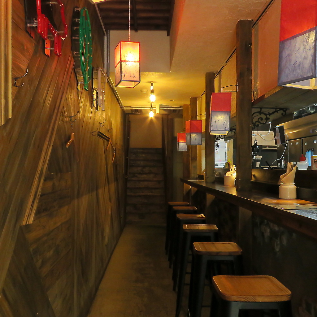 当店ではお席を73席ご用意しております。Wi-Fiのご利用も可能でございますのでぜひお寛ぎください。