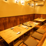 2階にある掘りごたつ個室は3部屋ございます。4名様・8名様・12名様と人数に合わせてご利用できます。