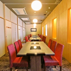 少人数から大人数まで♪人数に応じてお席のレイアウト変更できます。店舗までお気軽にご相談下さい。