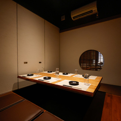 2名様～最大12名様までご利用いただける掘りごたつ席の個室です。仲間同士での飲み会やご家族でのお食事、各種ご宴会など様々なシチュエーションでご活用ください！岡山駅から徒歩5分なので、夜遅くまででもOK！