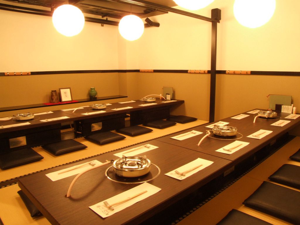 ２Fは完全個室。周りを気にせず宴会が楽しめます。法事や祝事にも。最大45名様まで。