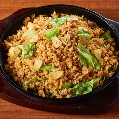 こだわりのおつまみ鉄板焼き飯