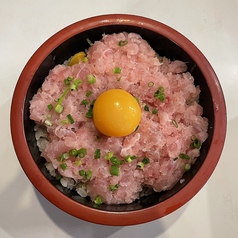 とろたく丼（味噌汁、漬物、小鉢、デザート付）