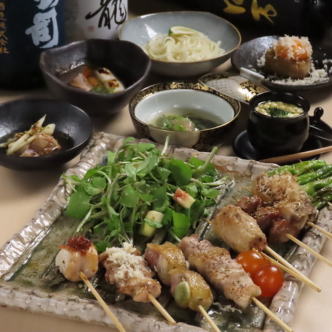 ライブ感ある焼き場で焼き鳥を目の前で焼き上げます♪産地と食材にもこだわりあり！