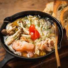 海老とキノコのアヒージョ
