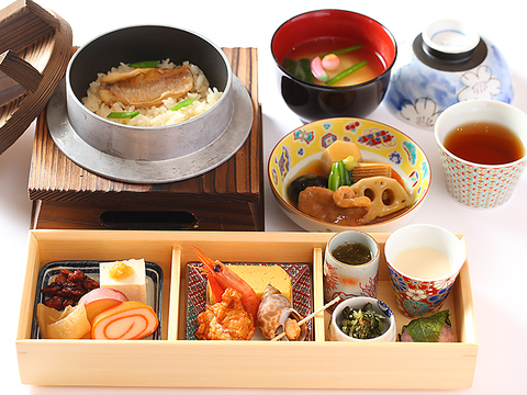 金沢の旬を感じるこだわりの食材と石川県産のお米で炊いた釜飯を是非お楽しみ下さい！