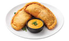 【1F 1～4名様テーブル席◎カジュアルなお集まりにどうぞ】ゆったりとしたテーブル席は、ご友人やご家族とのお食事にぴったり◎素敵なひとときをお過ごしください。